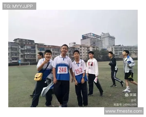 青春洋溢的足球明星男孩头像展现运动激情与梦想追逐的完美结合