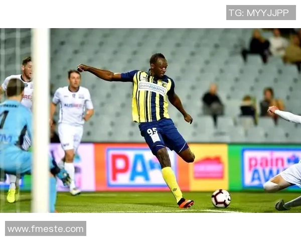 当足球明星跨界挑战篮球赛场展现运动魅力与竞技精神的精彩碰撞